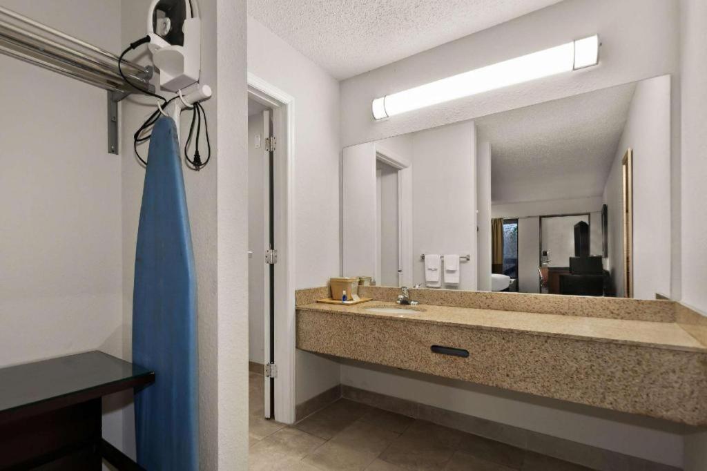 Rodeway Inn Lumberton Dış mekan fotoğraf