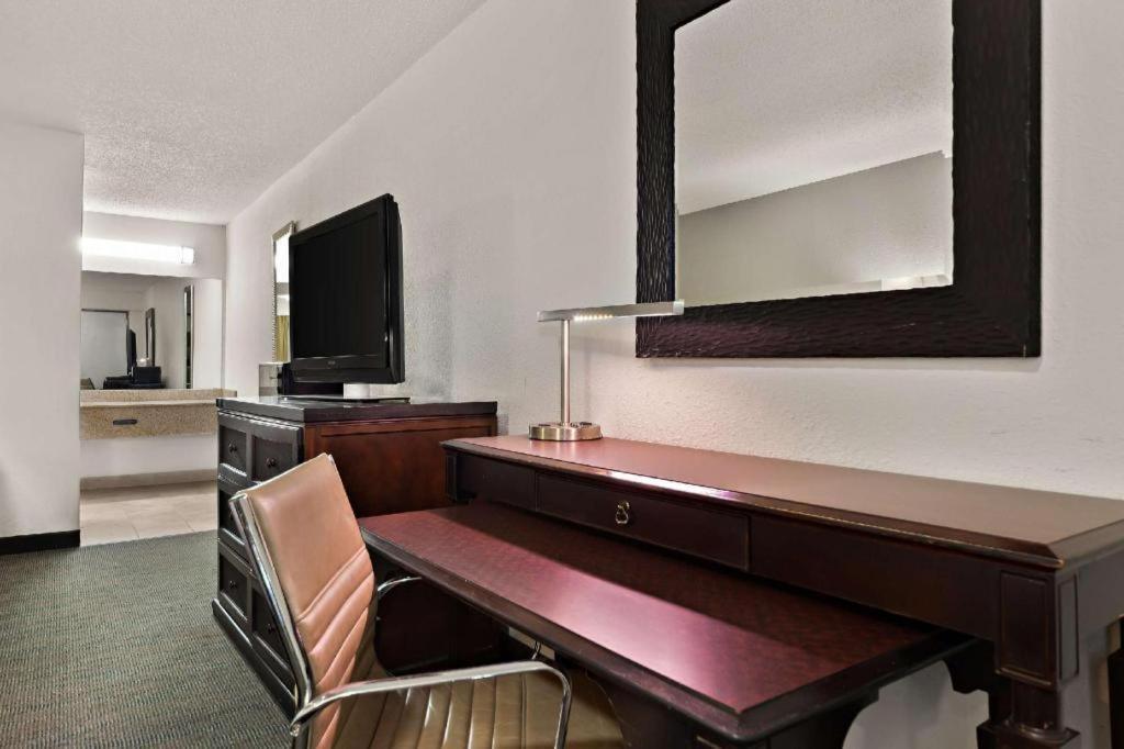 Rodeway Inn Lumberton Dış mekan fotoğraf